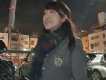 ナンパにあっさりついてきた警戒心皆無なJKに中出しで社会の厳しさを叩き込む！素人女子校生美少女中出しナンパのエロ動画