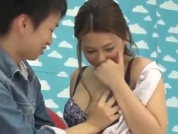 モテないちんぽを筆おろししてくれる心優しい人妻さん素人人妻童貞のアダルト動画