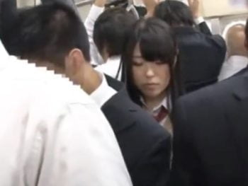 妹に痴漢してナマ挿入までしちゃうキチク兄妹近親相姦痴漢のアダルト動画