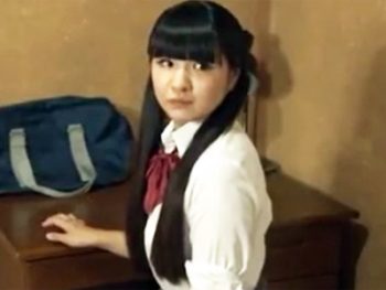 実の娘に発情した父親が我慢できずに寝込みを襲って近親レイプ女子校生美少女顔射レイプ近親相姦...