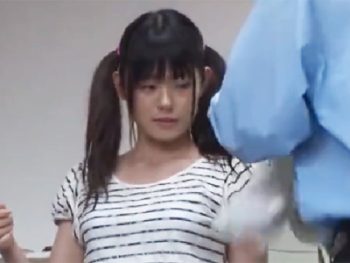 家出ツインテ美少女と狭い風呂場でパコるおじさん美少女痴女のエロ動画