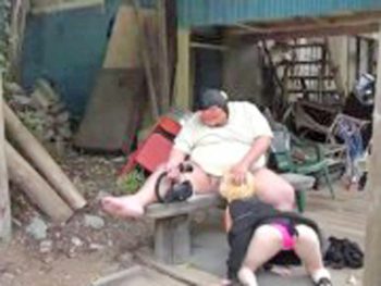 レズビアンのガチコスプレイヤーがどういうわけか豚みたいな男に奉仕素人コスプレハメ撮りのアダルト動画