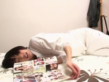 弟のエロ本でオナニーしていたお姉ちゃんが火照った体で弟肉棒を求める！お姉さん近親相姦のアダルト動画