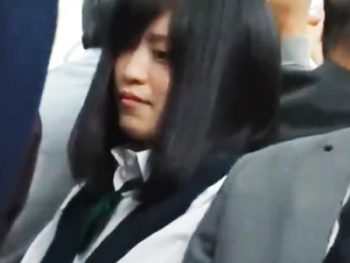 大人しそうなニーハイ美脚のロリJKをロックオン！電車から連れ出して駐車場で顔射レイプ！女子校生美少女顔射イラマチオレイプ痴漢露出の無料AV動画