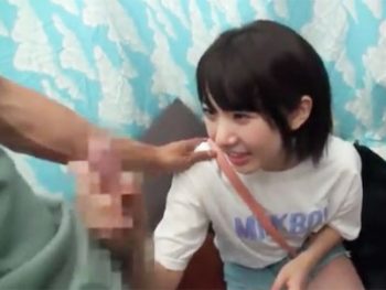 純粋無垢な黒髪ショトカ娘が一生懸命に奉仕→流れで中出しハメされて絶頂素人美少女中出しのアダルトビデオ動画