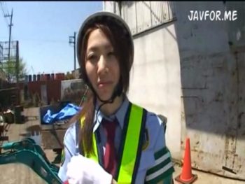 工事現場で働く警備員の美人お姉さんはとんでもない性処理機だった素人お姉さんコスプレフェラのアダルト動画