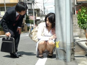 体調不良のときに助けられた隣人にお礼に行ったらレイプされる人妻ｗ巨乳人妻遥めぐみのポルノ動画