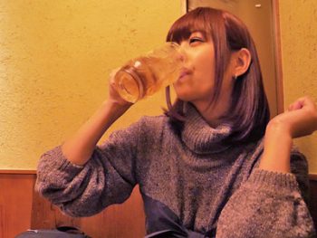 酔っ払ったらすぐ生でヤれちゃう美少女巨乳美少女紺野ひかるのポルノ動画