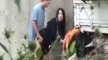 公園でしてしまう若いカップルを盗撮盗撮素人フェラのAV無料動画