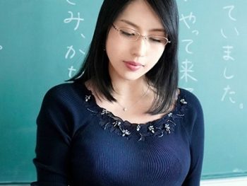 現役小〇校教員がスケベな日常を暴露→チンポしか頭に淫乱先生巨乳素人女教師めがねのアダルト動画