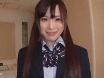 ブレザー姿が似合う美少女JKがゴム無しでガン突きピスされて簡単アクメ女子校生美少女中出しのアダルト動画