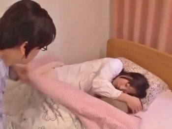 寝ている妹を夜這い→強引に迫って中出し近親パコ美少女妹中出し近親相姦のエロ動画