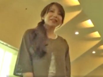 外でしか感じられない淫乱ギャル！誰かにバレそうなのに焦らされながらギャルと青姦巨乳ギャルM男露出菅野さゆきのアダルト動画