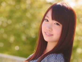 天使みたいなルックスの18歳が体持ち上げられてズコバコ突かれて初絶頂！巨乳美少女パイパン鈴木心春のアダルト動画