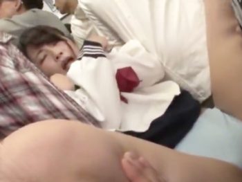 満員電車で痴漢レイプされたJKがパンツ履いたままチンポねじ込まれ悶絶ｗ女子校生中出しレイプ痴漢のエロ動画