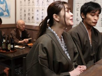 投稿された実話に基づいた寝取り記録…旅行中の夫婦を襲った悲劇！人妻レイプ乱交葵百合香のアダルト動画
