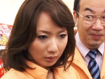 バイト先の店長にセクハラされた末に逆らえず体を許してしまう美熟女人妻熟女レイプのアダルト動画