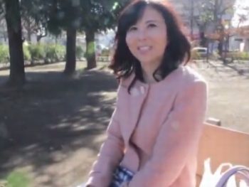 不倫サイトで知り合った欲求不満妻とハメ撮り素人人妻顔射ハメ撮りのエロ動画