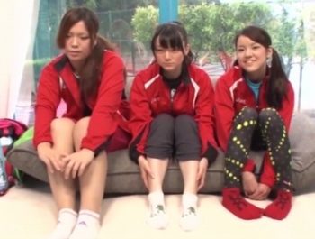 童顔陸上部の学生たちがMM号へ→日焼け跡がエロいツインテ女子がアヘ顔晒してガチ絶頂素人美少女ナンパのAV動画