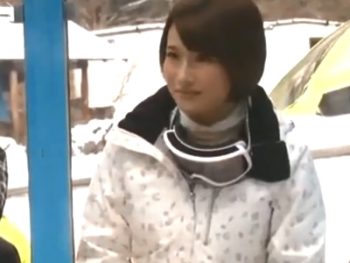 女子大生が男友達とマッサージ→性欲が爆発し生チンポを受け入れｗ素人美少女中出し盗撮マッサージのアダルト動画