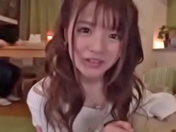 酔い潰れた彼女の近くで誘惑してくる痴女と浮気SEX巨乳美少女痴女中出しのエロ動画