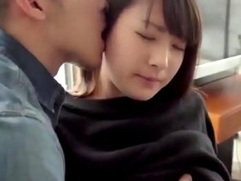 耳を責められただけでこの表情なガッキー似の美少女→バックからの激しいピストンで悶絶美少女のアダルト動画