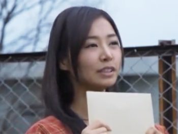 ボロアパートに住む売れない小説家美少女をみんなで取り合いｗｗお姉さん顔射乱交のエロ動画