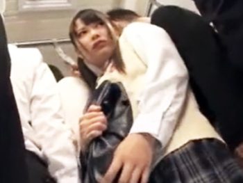 痴漢され陰部に媚薬を塗られた美少女JKが自ら強姦チンポを受入れてしまうｗ女子校生美少女中出しフェライラマチオレイプ乱交痴漢のアダルト動画