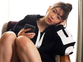 ド田舎に引っ越してきた今ドキ美少女が暇すぎて近所の中年おやじ達を痴女りまくりｗ美少女痴女顔射フェラ3Pのアダルト動画