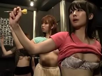 コンビニやダーツバーで時間を止めてお客にイタズラ巨乳美少女ギャルのアダルト動画