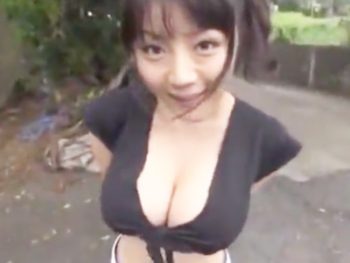 ボール級おっぱいの巨乳娘とドキドキカーセックスｗ巨乳お姉さんハメ撮りのアダルト動画