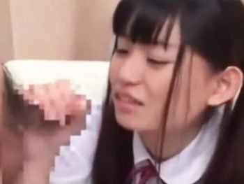 修学旅行で東京に来ている田舎のイモい女子高生をMM号に乗せてチンポ握らせるｗｗ素人女子校生ナンパフェラのAVエロ動画