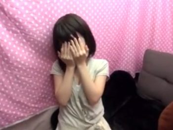 リアルチンポに本気で嫌がる美少女がキツマンで包み込んでお掃除フェラまでｗ素人美少女ナンパのアダルト無料動画