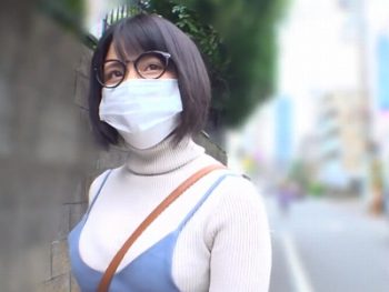 地味系爆乳レイヤーが結局は顔出しコスパコｗ巨乳素人美少女コスプレハメ撮りのアダルト動画