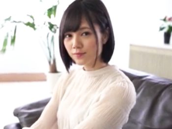 透明感No.1の最強美少女が多数のシチュエーションで魅せる生中出しコスプレSEX！美少女コスプレ中出し3Pのエッチな動画