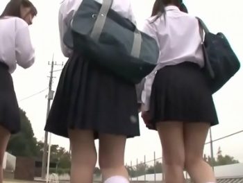どこにでも居そうなJK3人組がびしょ濡れのままバスに乗ってレイプ集団の餌食に！女子校生レイプ乱交痴漢のアダルト動画