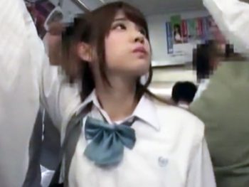 美少女JKが電車でおっさん達に痴漢レイプされてぶっ壊れるｗ女子校生美少女中出しレイプ痴漢のエロ動画