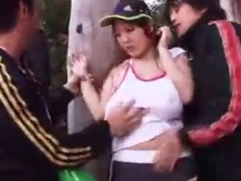 モンスター級おっぱいの美人がジョギング中に襲われ輪姦レイプ！巨乳お姉さんギャル痴女レイプ乱交Hitomiのアダルト動画