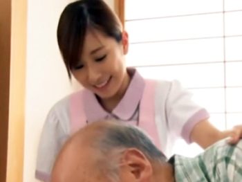 断りきれずにセックスしちゃって老人に中出しされる介護ホームヘルパー巨乳お姉さん中出しのアダルト動画