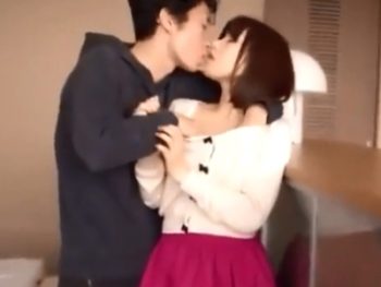 色白素人美少女とムード満点のホテルセックスｗ巨乳素人美少女のアダルト動画