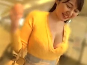 普通におっぱい見えてるパパ活素人とガッツリハメ撮り巨乳素人お姉さんハメ撮りのアダルト動画