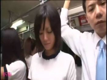 淫乱JKたちがブルマ姿でバス内の男を逆レイプして肉棒を自ら挿入しちゃうｗｗｗ女子校生美少女痴女パイパンフェラ手コキレイプの無料エロ動画