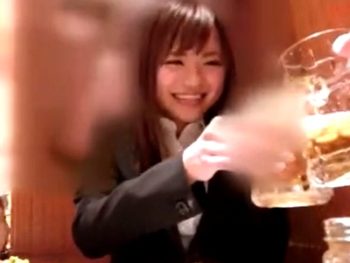 営業OLがお酒の席で頑張り→仕事だと言い聞かせてただマンGET素人OLのアダルト動画