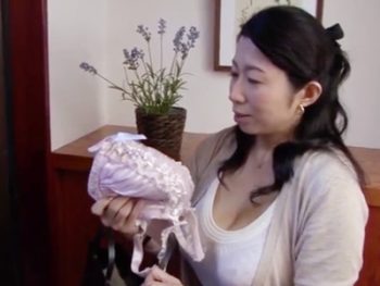 隣人のJカップ美熟女を自宅に連れ込み濃厚ハメ巨乳痴女熟女顔射のアダルト動画