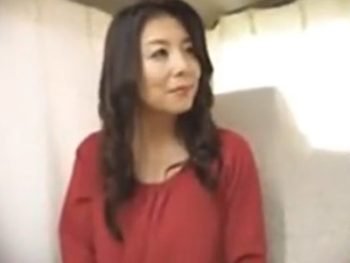 キスで完全発情する淫乱熟女にザーメン中出しごっつぁんゴール！素人人妻熟女中出しのエロ動画