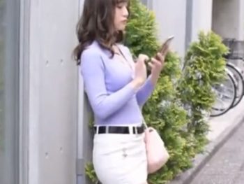 中出しマンコにカメラ向けられてダブルピースしちゃうド変態素人娘巨乳素人お姉さん中出しのエロ動画