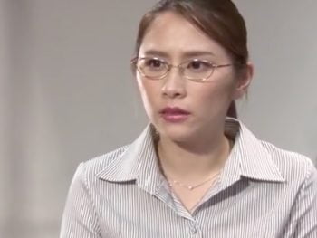 学校では厳しい巨乳女教師がご主人様に拘束調教されるド変態マゾ娘だったｗ巨乳女教師顔射花咲いあんのアダルト動画