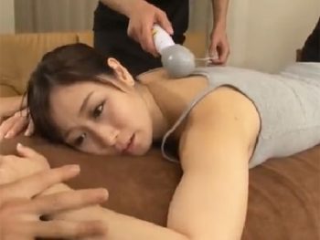 感じやすい敏感体質の巨乳妻が散々イカされた後の生中出しハメで本気絶頂巨乳人妻中出し潮吹きのアダルト無料動画