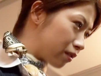 寝台列車で乗務員のお姉さんがが久々の同級生だった→こっそりパコお姉さん顔射のアダルト動画