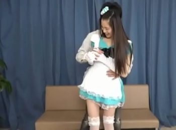 ガリガリ貧乳な幼女をめちゃくちゃに犯す！軽々駅弁ファックして膣奥に1000本ノック美少女コスプレのアダルト動画